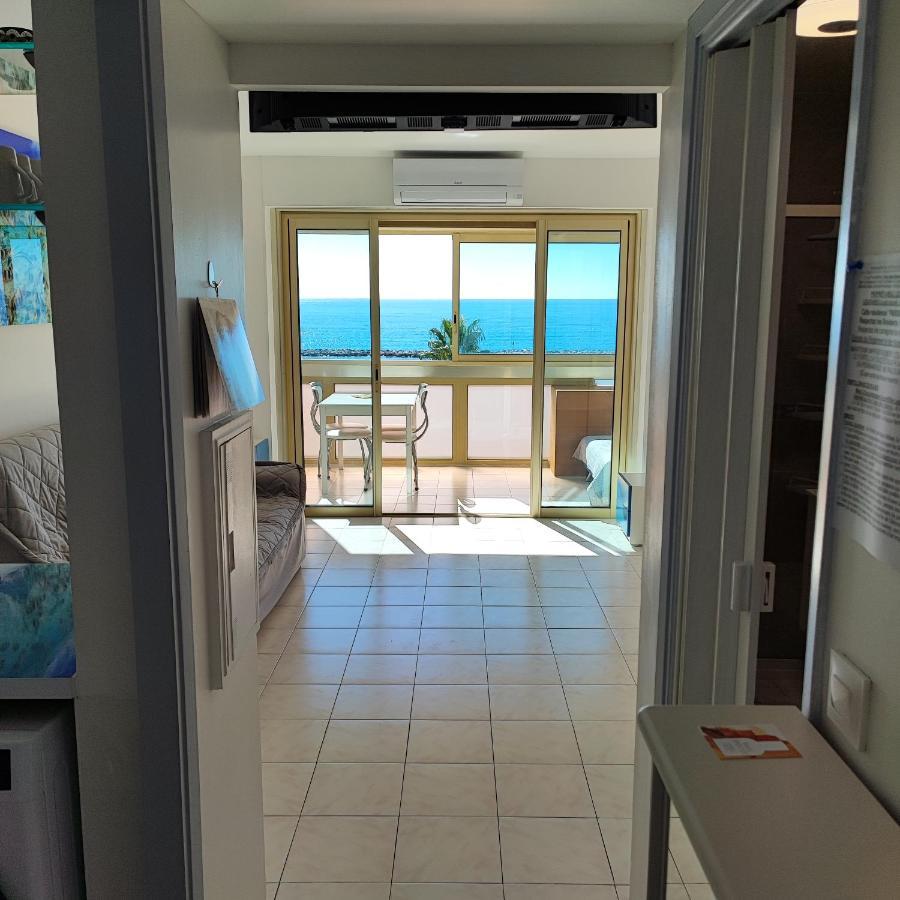 Grand Studio Bord De Mer- Acces Direct Aux Plages Saint-Laurent-du-Var Exterior photo
